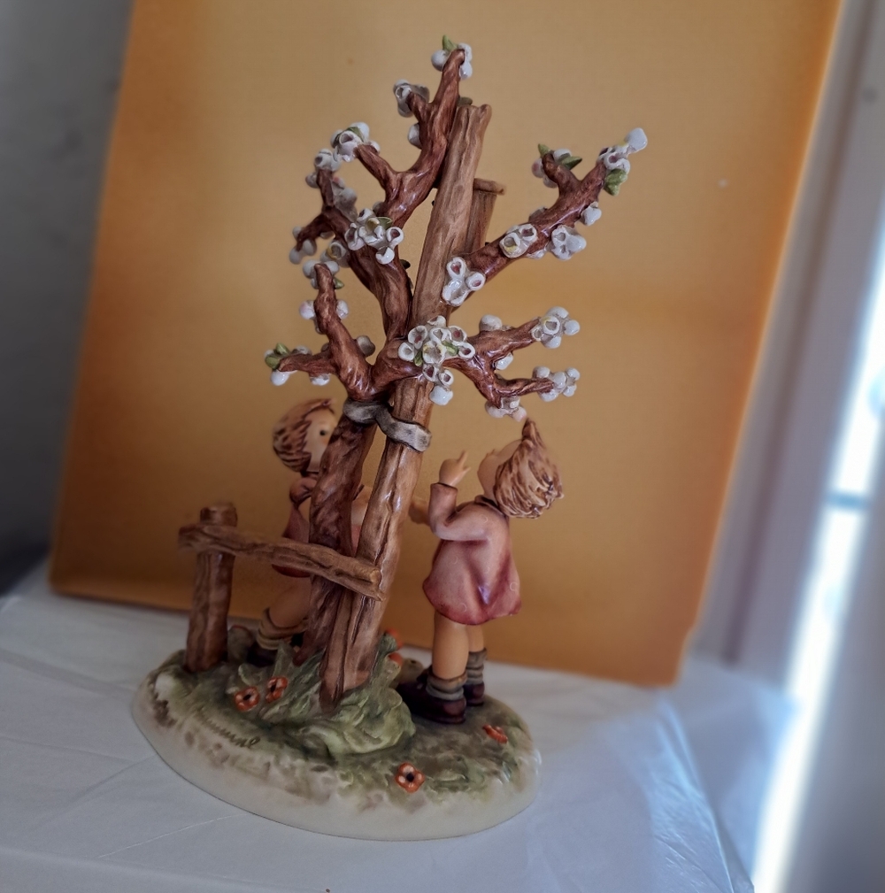 Hummel Goebel Vintage Welcome Spring 635 12" Figurine W COA Excellent